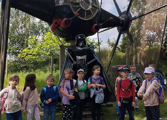 Grafika 19: Wycieczka do Parku Miniatur i Gigantów w Stryszej Budzie