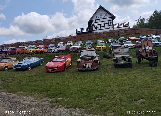 Grafika 16: Wycieczka do Parku Miniatur i Gigantów w Stryszej Budzie