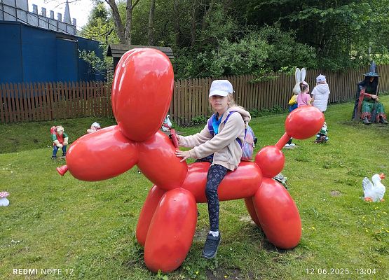 Grafika 48: Wycieczka do Parku Miniatur i Gigantów w Stryszej Budzie