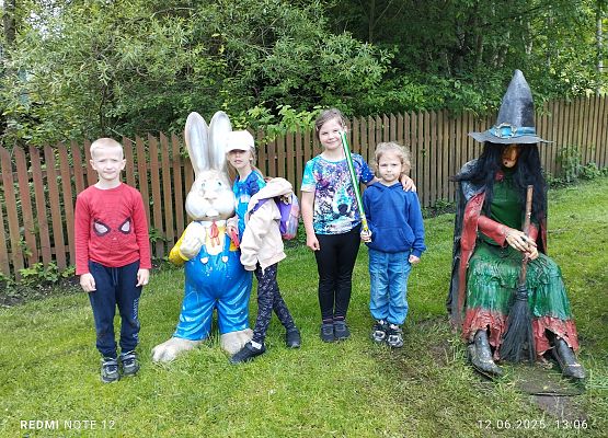 Grafika 47: Wycieczka do Parku Miniatur i Gigantów w Stryszej Budzie