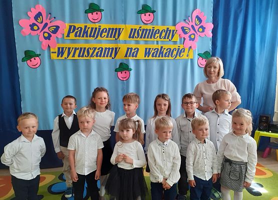 Grafika 11: KOLEJNY ROK JUŻ ZA NAMI