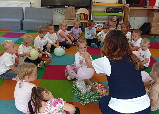 Grafika 2: WITAMY NOWY ROK SZK0LNY 2025/2026