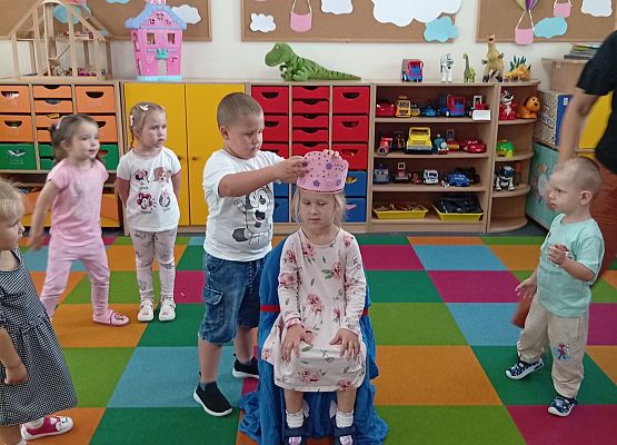 Grafika 1: URODZINY  MARYSI