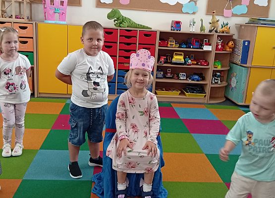 Grafika 2: URODZINY  MARYSI