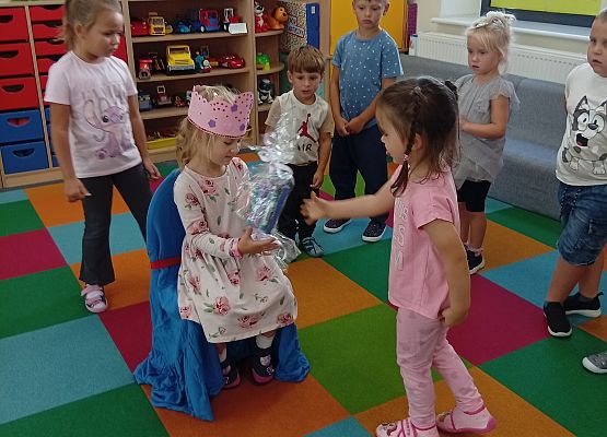 Grafika 4: URODZINY  MARYSI