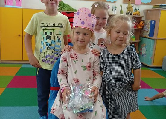 Grafika 8: URODZINY  MARYSI