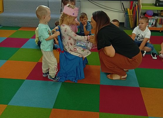 Grafika 9: URODZINY  MARYSI