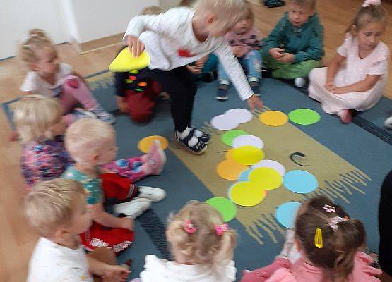 Grafika 4: Międzynarodowy Dzień Kropki