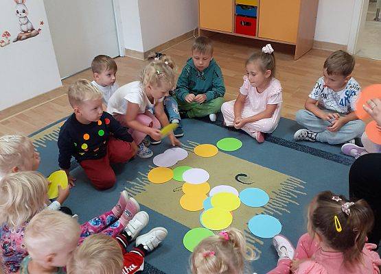 Grafika 5: Międzynarodowy Dzień Kropki