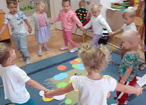 Grafika 8: Międzynarodowy Dzień Kropki