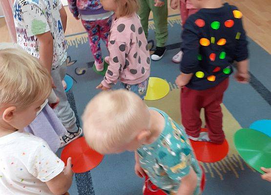 Grafika 38: Międzynarodowy Dzień Kropki