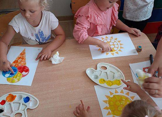 Grafika 48: Międzynarodowy Dzień Kropki