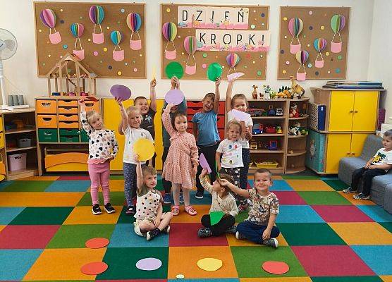 Grafika 19: DZIEŃ KROPKI