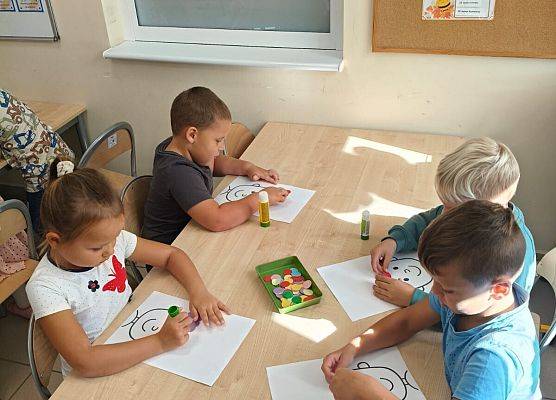 Grafika 20: DZIEŃ KROPKI