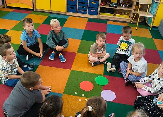 Grafika 22: DZIEŃ KROPKI