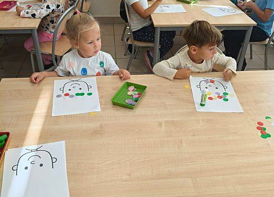 Grafika 23: DZIEŃ KROPKI