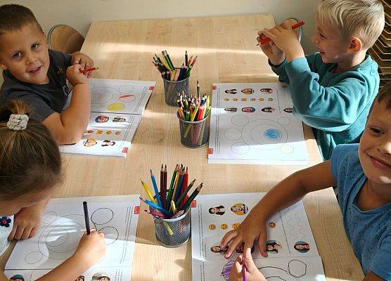 Grafika 24: DZIEŃ KROPKI