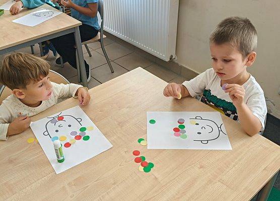 Grafika 25: DZIEŃ KROPKI