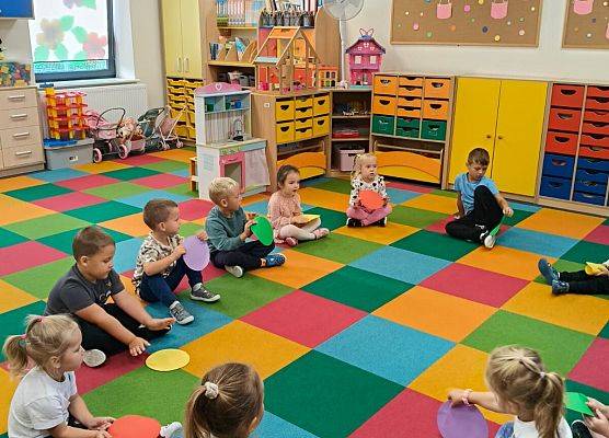 Grafika 27: DZIEŃ KROPKI