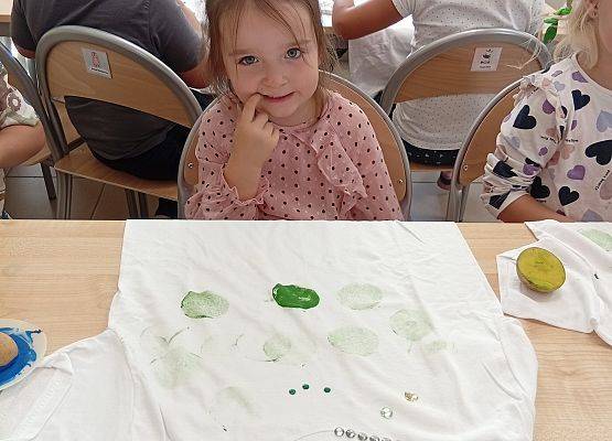 Grafika 3: DZIEŃ KROPKI