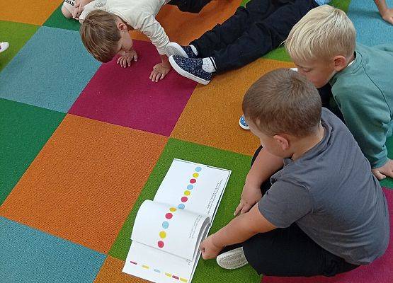 Grafika 13: DZIEŃ KROPKI