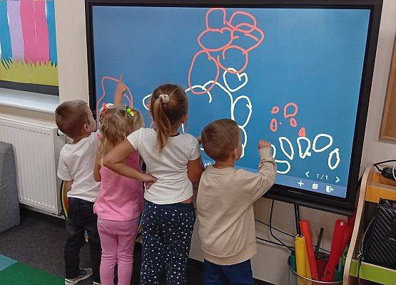 Grafika 16: DZIEŃ KROPKI