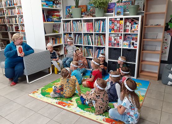 Grafika 3: Dzień Kropki w bibliotece