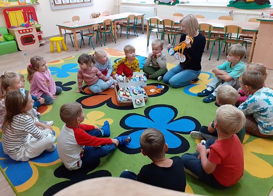 Grafika 6: PRZEDSZKOLAKI ŚWIĘTUJĄ