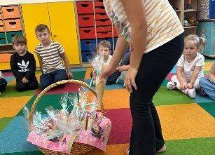 Grafika 1: DZIEŃ  PRZEDSZKOLAKA