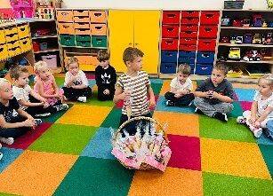 Grafika 2: DZIEŃ  PRZEDSZKOLAKA