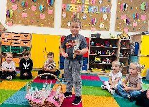 Grafika 3: DZIEŃ  PRZEDSZKOLAKA