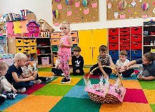 Grafika 5: DZIEŃ  PRZEDSZKOLAKA