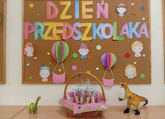 Grafika 9: DZIEŃ  PRZEDSZKOLAKA