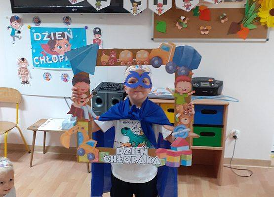 Grafika 68: 30 wrzesień - Dzień Chłopaka