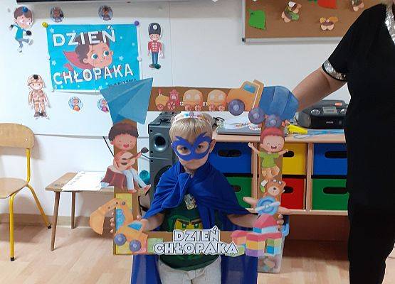 Grafika 70: 30 wrzesień - Dzień Chłopaka