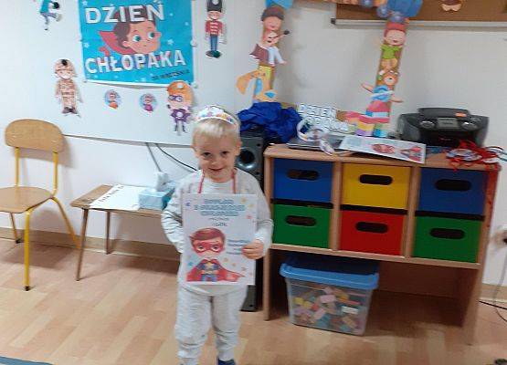 Grafika 75: 30 wrzesień - Dzień Chłopaka