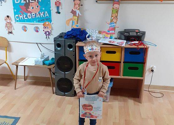 Grafika 76: 30 wrzesień - Dzień Chłopaka