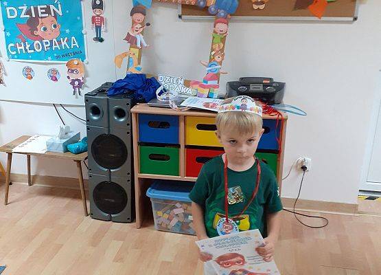 Grafika 77: 30 wrzesień - Dzień Chłopaka