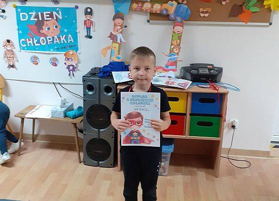 Grafika 79: 30 wrzesień - Dzień Chłopaka