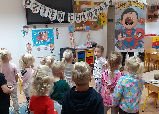 Grafika 8: Super chłopcy.