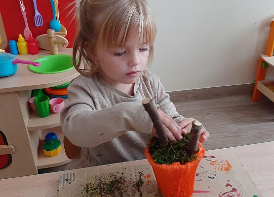 Grafika 5: ZAJĘCIA Z PANIĄ BASIĄ