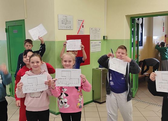 Poznajemy znaki bezpieczeństwa na technice, zajęcia z mapką szkoły.