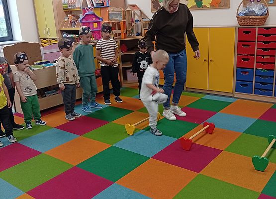 Grafika 4: DZIEŃ CHŁOPAKA