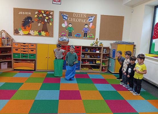 Grafika 10: DZIEŃ CHŁOPAKA