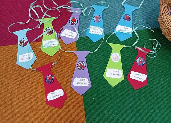 Grafika 13: DZIEŃ CHŁOPAKA