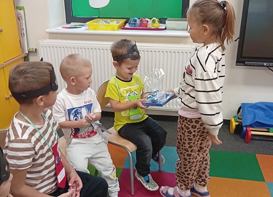 Grafika 16: DZIEŃ CHŁOPAKA