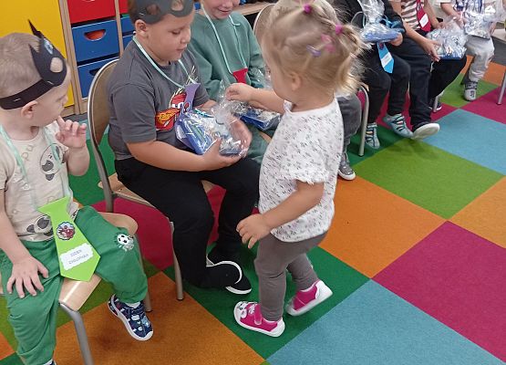 Grafika 19: DZIEŃ CHŁOPAKA