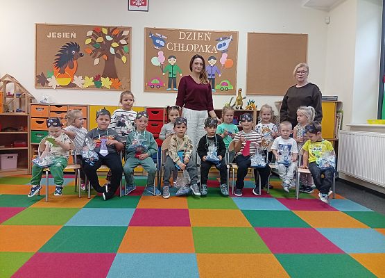 Grafika 22: DZIEŃ CHŁOPAKA