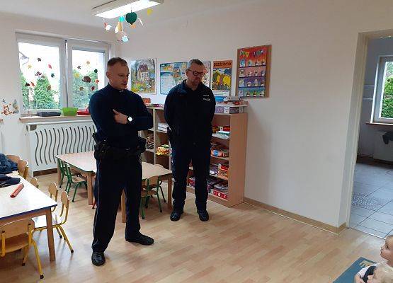 Grafika 1: Wizyta policjantów