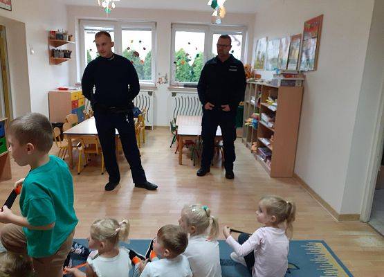 Grafika 7: Wizyta policjantów